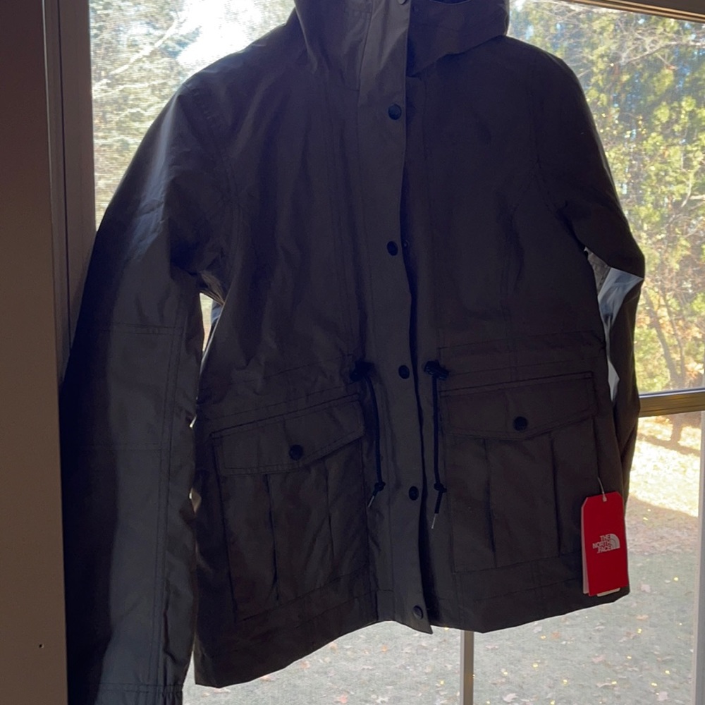 North Face Zoomie Jacket NWT new taupe green M